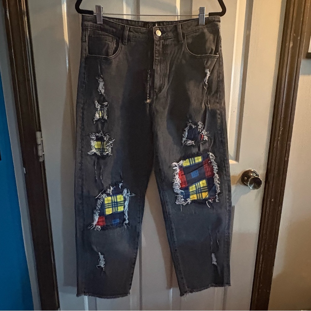 NWT Delia’s In This Moment Distressed Jeans